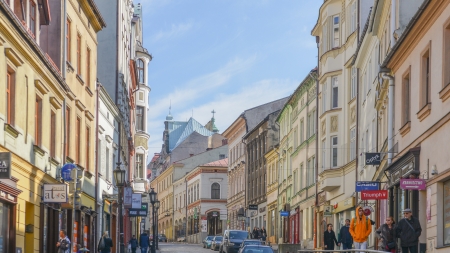 Głęboka Street, Cieszyn, fot. Bieniecki Piotr, CC BY-SA 4.0, Wikimedia Commons