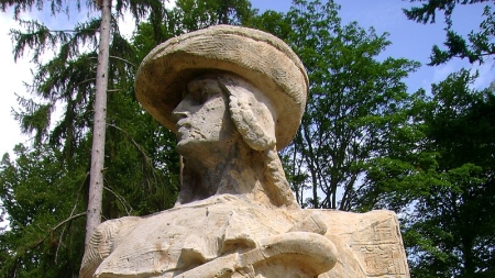 Umelcova fantázia. Socha Jánošíka z roku 1919, autor návrhu:   František Úprka (1868 – 1929), Jirka23, CC BY-SA 3.0