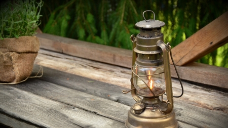 Lampa naftowa, fot. congerdesign, Pixabay