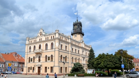 Rynek w Jarosławiu, fot. Krystian Cieślik, CC BY-SA 3.0 PL, Wikimedia Commons