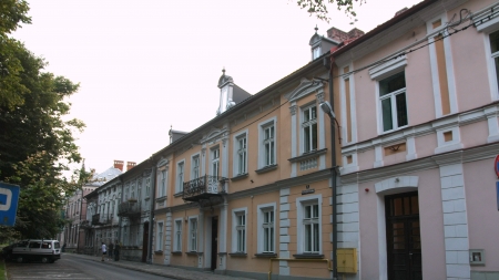 Plac Konstytucji 3 Maja w Lesku, fot. Paweł Marynowski, CC BY-SA 3.0, Wikimedia Commons