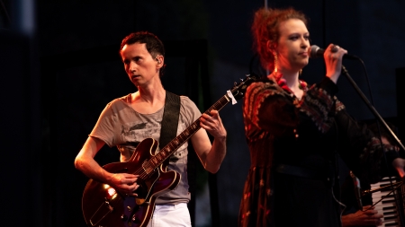 Zespół Tołhaje podczas imprezy Otwarcia Podkarpackiego Szlaku Filmowego w Przemyślu, lipiec 2021, fot. Michał Woźny © Podkarpacka Komisja Filmowa