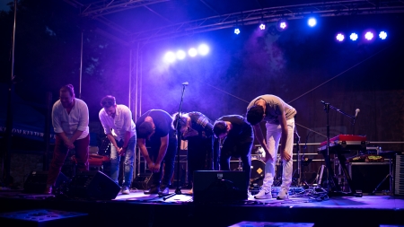 Zespół Tołhaje podczas imprezy Otwarcia Podkarpackiego Szlaku Filmowego w Przemyślu, lipiec 2021, fot. Michał Woźny © Podkarpacka Komisja Filmowa