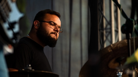 Zespół Tołhaje podczas imprezy Otwarcia Podkarpackiego Szlaku Filmowego w Przemyślu, lipiec 2021, fot. Michał Woźny © Podkarpacka Komisja Filmowa