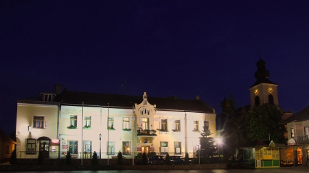 Tymbark nocą, fot. Paweł Opioła, CC BY-SA 4.0 via Wikimedia Commons