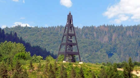 30 metrová rozhladna Terchovské srdce je vybudovaná  na vrchu Oblaz a nachádza sa na konci náucného chodníka,  ktorý je zameraný na faunu a flóru Národného parku Malá Fatra, terchova.eu, CC BY-SA 4.0