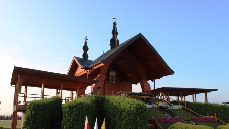 Ołtarz Papieski w Starym Sączu, fot. Rafał M. Socha Azymut, CC BY-SA 4.0, Wikimedia Commons