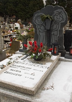 Grób Władysława Nehrebeckiego w Bielsku-  Białej. aut. Artkar0, CC BY-SA 4.0, via Wikimedia Commons